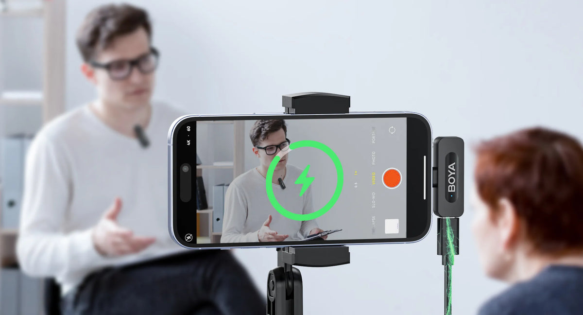 Charging while working

Low battery doesn't have to stop the shoot. Power the Receiver through its charging port while you keep capturing audio, so longer sessions stay uninterrupted.