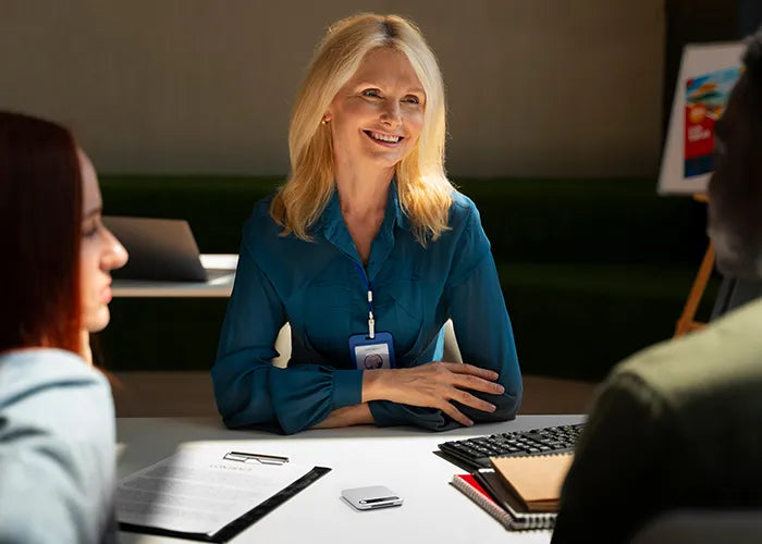 弁護士およびコンサルタント